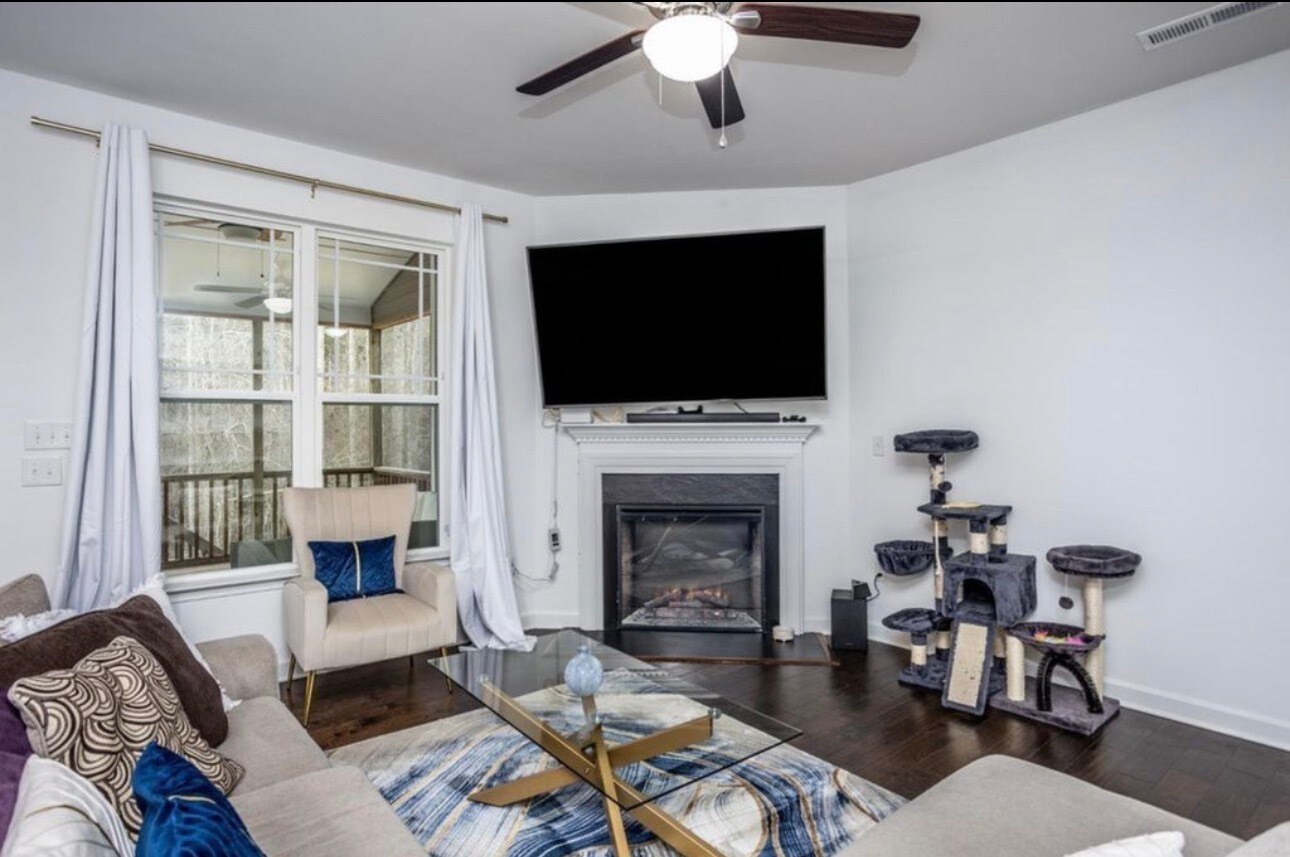 Building Photo - 264 Wembley Dr