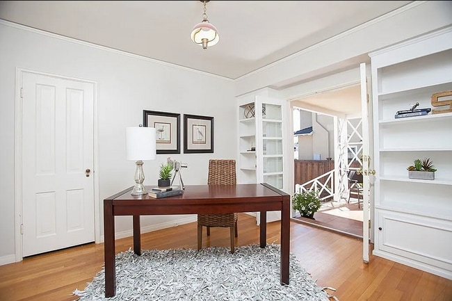 Building Photo - Adorable Loma Portal Bungalow with Fenced ...
