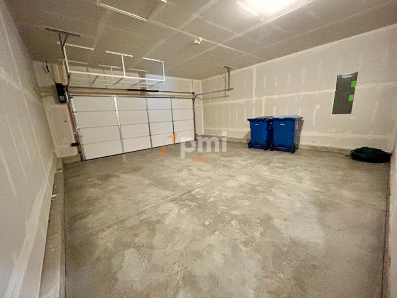 Building Photo - 10360 Blaine St