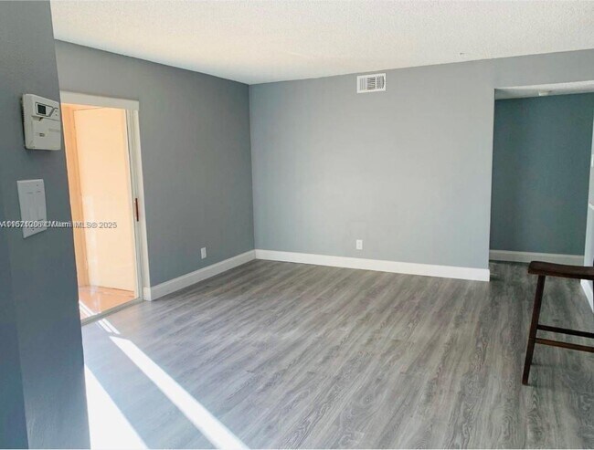 Building Photo - 10450 SW 157th Ct