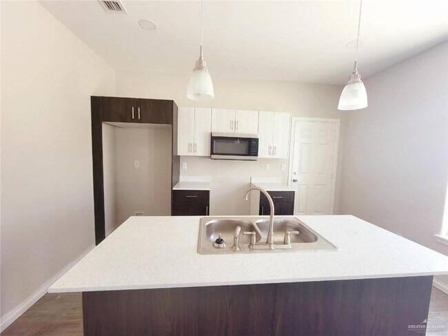 Building Photo - 14 Vani Dr