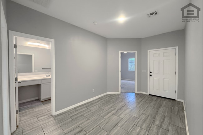 Building Photo - 5Bed/3Bath House at Northern Pkwy/El Mirage Rd! Ready for Immediate Move-In!