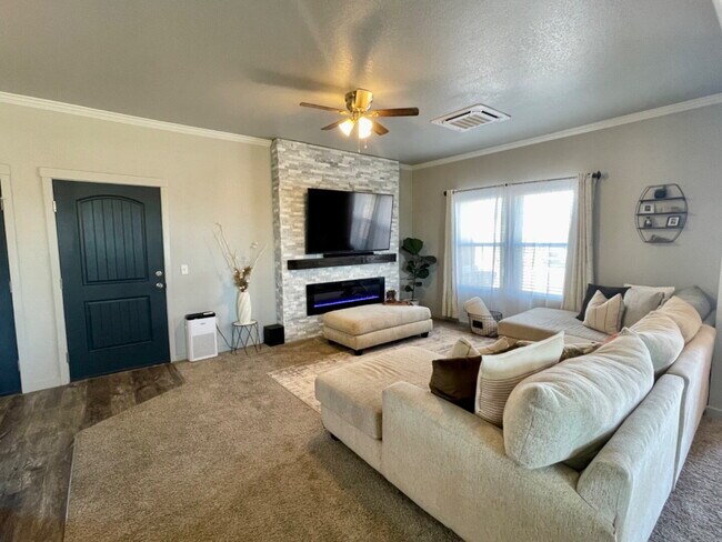 Building Photo - Stunning 3-Bed Ranch with 3-Car Garage & RV Parking in Pueblo West