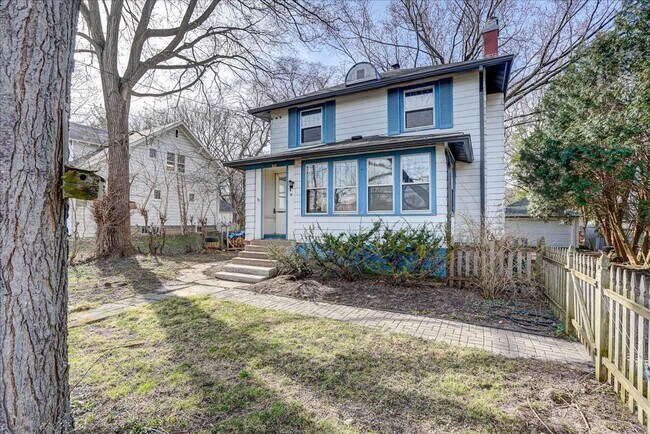 Building Photo - 513 Troy Dr