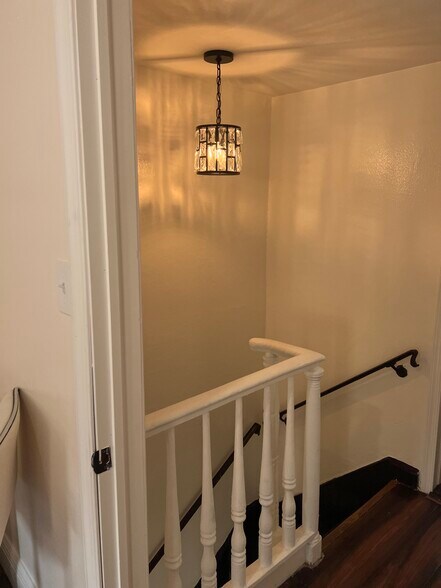 3rd lvl bedrooms and bath - 1233 Saint James St