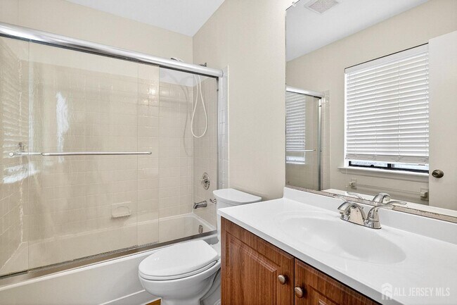 Building Photo - 70 Hampshire Dr