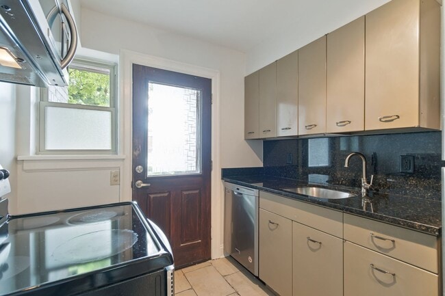 Building Photo - Quaint Westchester Condo