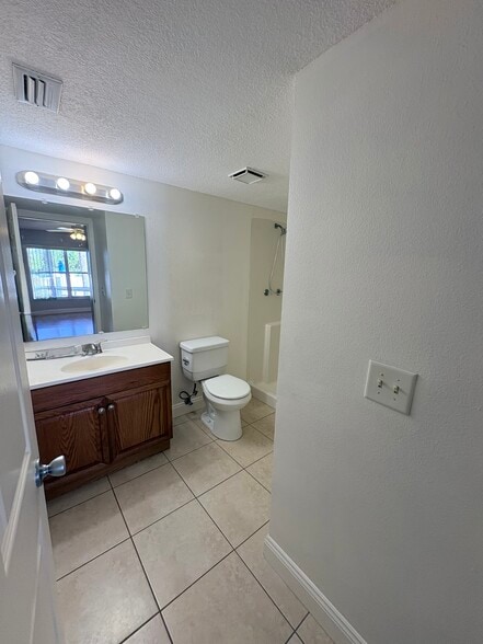 Master bath - 4870 S Atlantic Ave