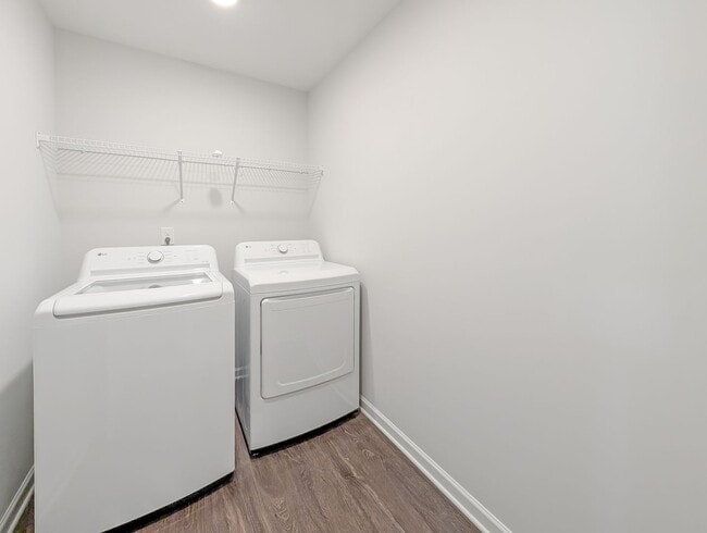 Building Photo - Spacious 3 Bed / 2.5 Bath Townhouse with Loft & 1-Car Garage