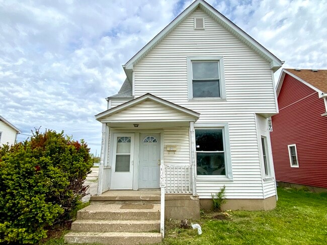 Primary Photo - 211 W Williams St