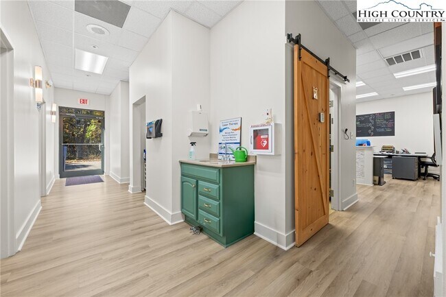 Building Photo - 610 State Farm Rd