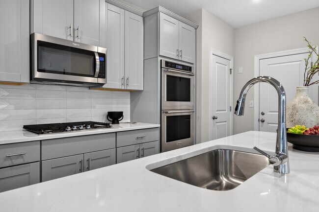 Building Photo - 314 Hyssop Ct