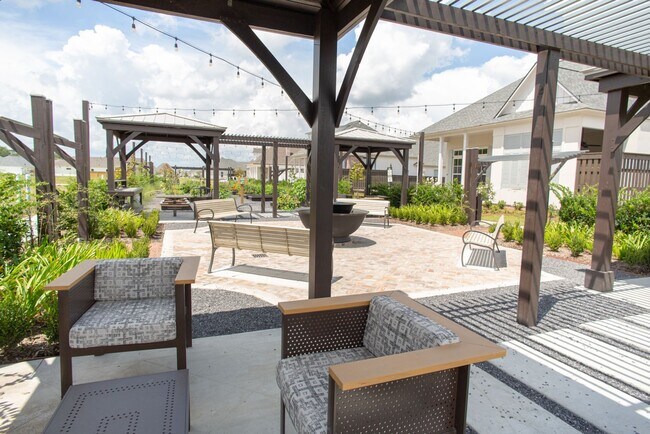 Building Photo - Luxury Townhome in Preserve at Harveston! ...