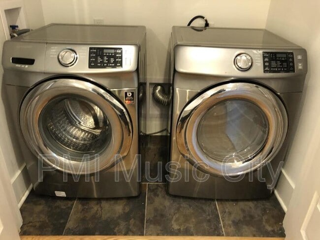 Building Photo - 1329A Meridian St