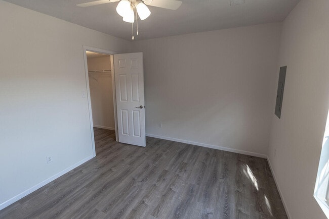 Building Photo - 3310 E St Charles Rd