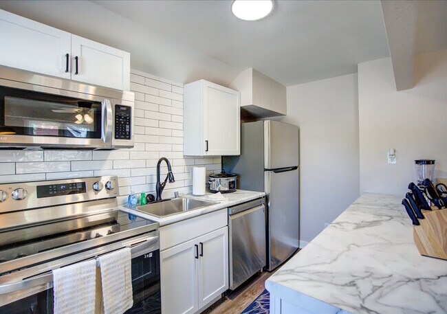 Building Photo - 156 Rodney Ct