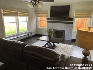 Building Photo - 2102 W Mistletoe Ave