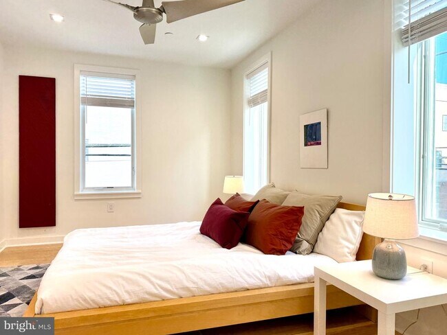 Building Photo - 1302 S 18th St