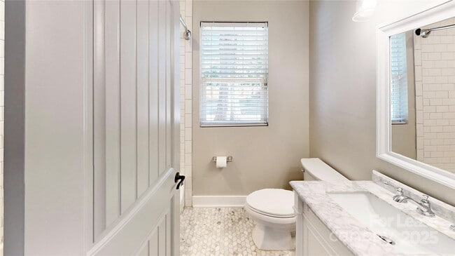 Building Photo - 1412 N Sharon Amity Rd