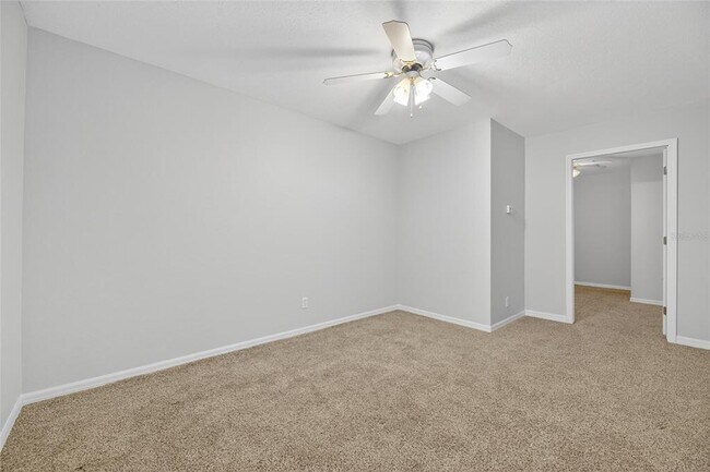 Building Photo - 172 Lake Shore Dr W