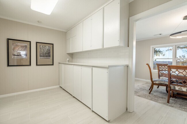 Building Photo - WHAT A VIEW!!! FULLY FURNISHED 5 BEDROOM & 4 BATH ON TOP OF MOUNT SEQUOYAH!!!