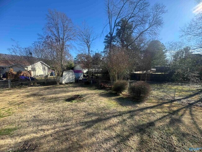 Building Photo - 9904 Willow Cove Rd SE