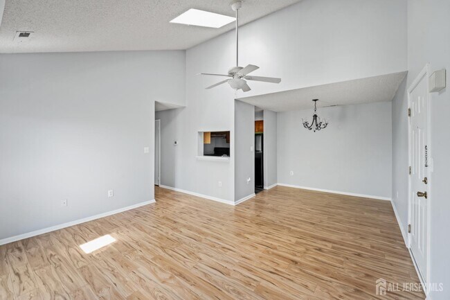 Building Photo - 307 Ravens Crest Dr