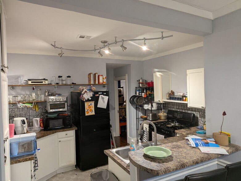 Building Photo - 515 S Wheeling Ave