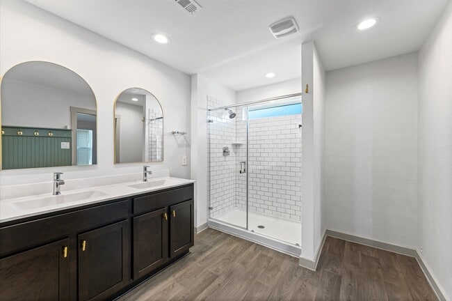 Building Photo - 14706 Sweetwater Dr