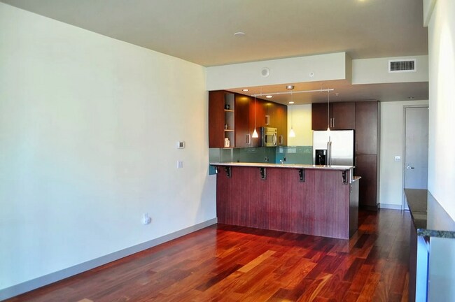 Building Photo - 900 Lenora St