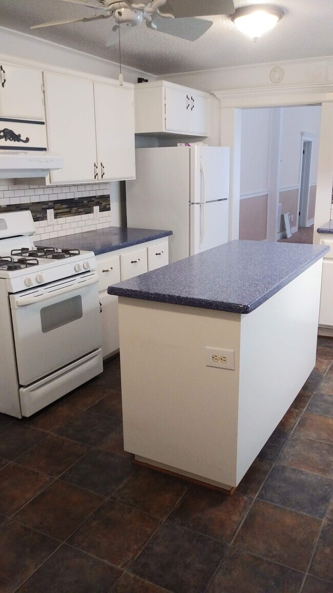 Kitchen - 112 N Division St