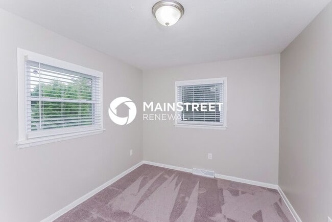 Building Photo - 3 Bedroom Pet-Friendly Home in Jeffersonville, IN with Main Street Renewal