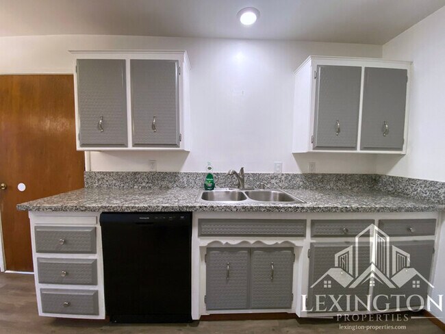 Building Photo - Charming, Orangevale Home with Spacious Yard! – 3BD/2BA