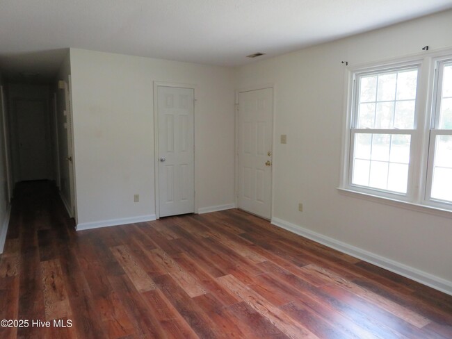 Building Photo - 302 Luann Rd