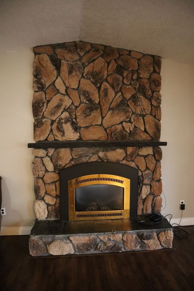 Building Photo - Duplex in Post Falls