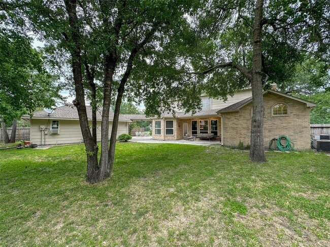 Building Photo - 9402 Brentwood Lakes Cir
