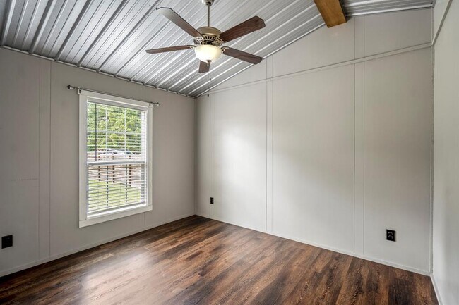 Building Photo - 11419 Leonidas Horton Rd