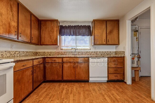 Building Photo - 302 Lovell Way