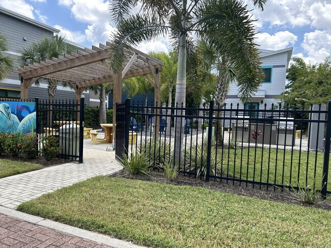 Building Photo - 2 bedroom / 2.5 bath new construction available now!