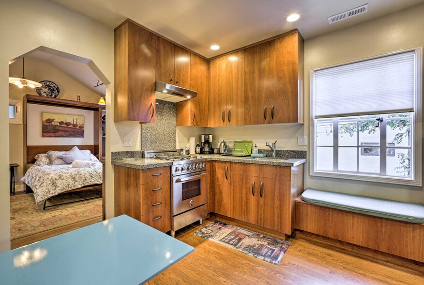 Building Photo - 1942 Cno. A Los Cerros