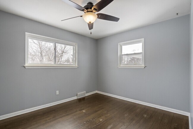 Building Photo - 27576 MacKenzie Dr