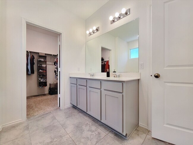 Building Photo - Spacious 4-Bedroom, 3-Bath Single-Family H...