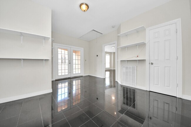Building Photo - 3014 Chenevert St