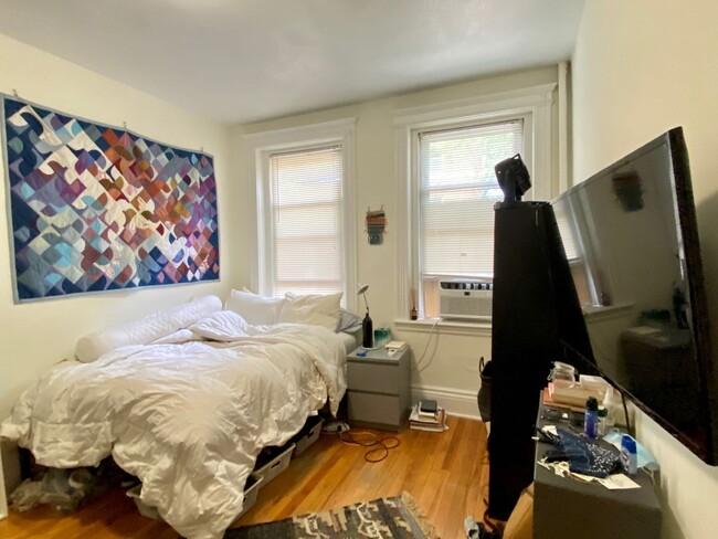 Building Photo - Nicely maintained, inexpensive studio in a...