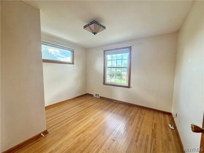 Building Photo - 47 Leonore Rd