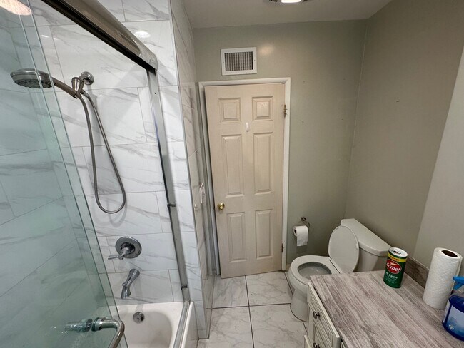 Building Photo - 1705 N Santa Anita Ave