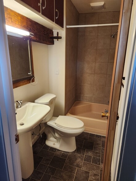 Building Photo - 116 W High St