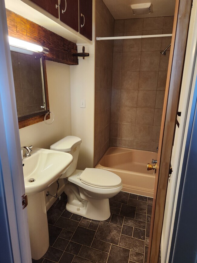 Building Photo - 116 W High St