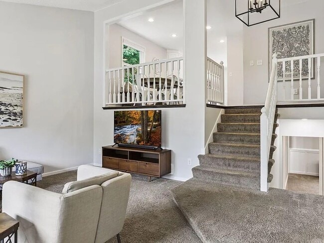 Building Photo - Gorgeous 4 Bedroom in Desirable Mahtomedi ...