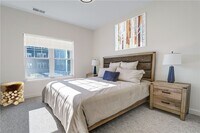 Building Photo - 160 School St